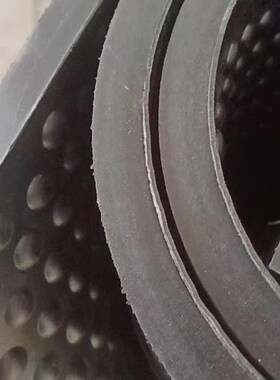 黑色圆凸点沟槽防滑垫牛马棚垫仔猪舍保温垫畜牧耐磨橡胶垫胶板