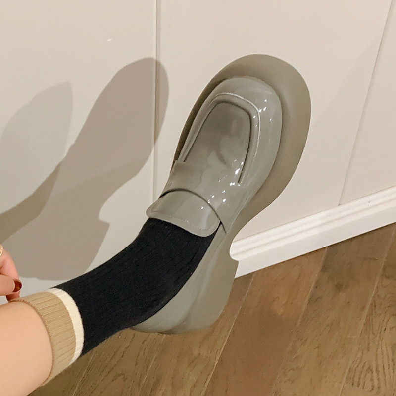 2023春新款真皮厚底英伦风小皮鞋女坡跟M松糕底灰色漆皮懒人单鞋