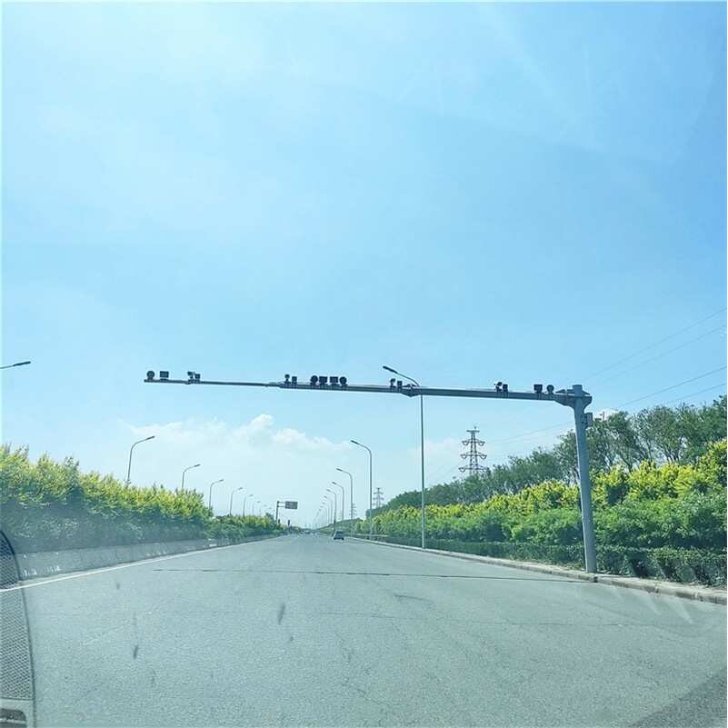 监控杆厂家供应 交通道路抓拍监控灯杆 监控杆热镀锌八角监控立杆