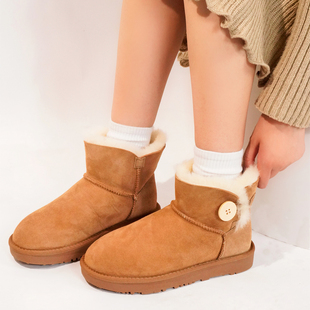 2025冬季新款雪地靴女羊皮毛一体加绒加厚木扣保暖短筒防滑鞋桑坡