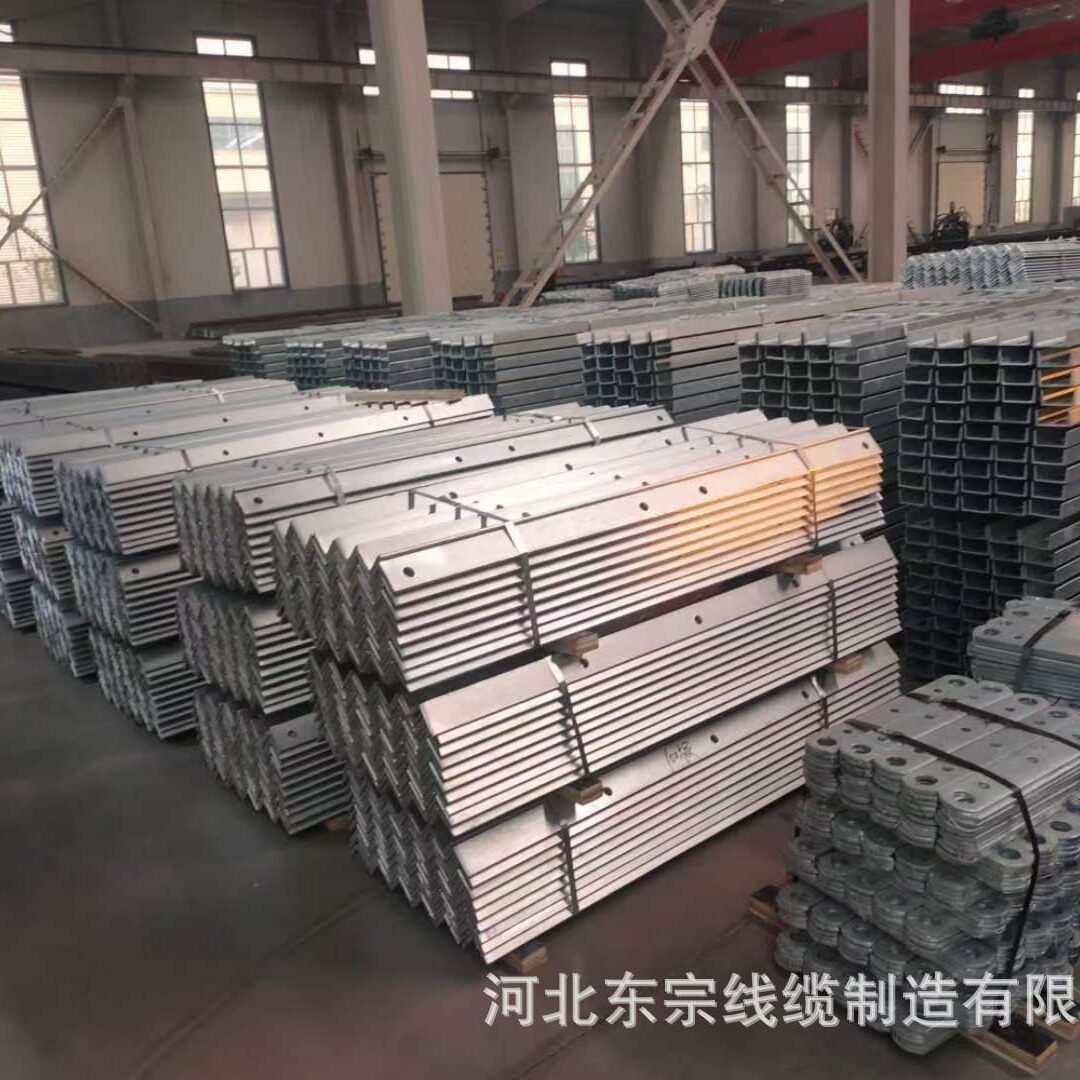 铁附件 铁件 出口型铁附件 电力铁附件 抱箍 角钢横担 热镀锌横担图片