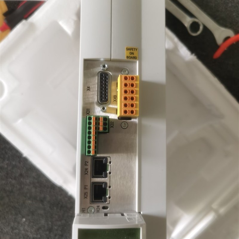 R911338289   伺服器HCS01.1E-W0018-R-03-B-ET-EC-NN-L3-NN-FW