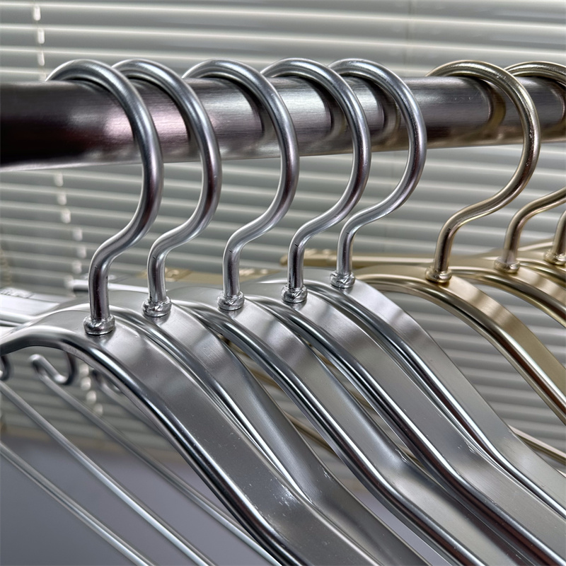 铝合金家b用衣挂晾衣金色护衣无痕衣架子晒衣服衣撑挂衣架