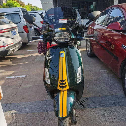 适用vespea维斯帕冲刺春天150GTS300风挡挡风板改装挡风玻璃