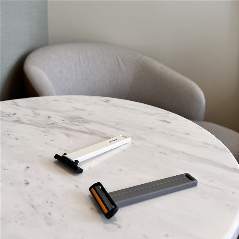 酒店旅馆一次性剃须刀出差旅行浴室用手动刮胡刀三层刀片男士清洁