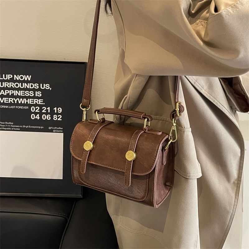 高级感小众设计包包女2024新款单肩斜挎包英伦复古百搭手提小方包