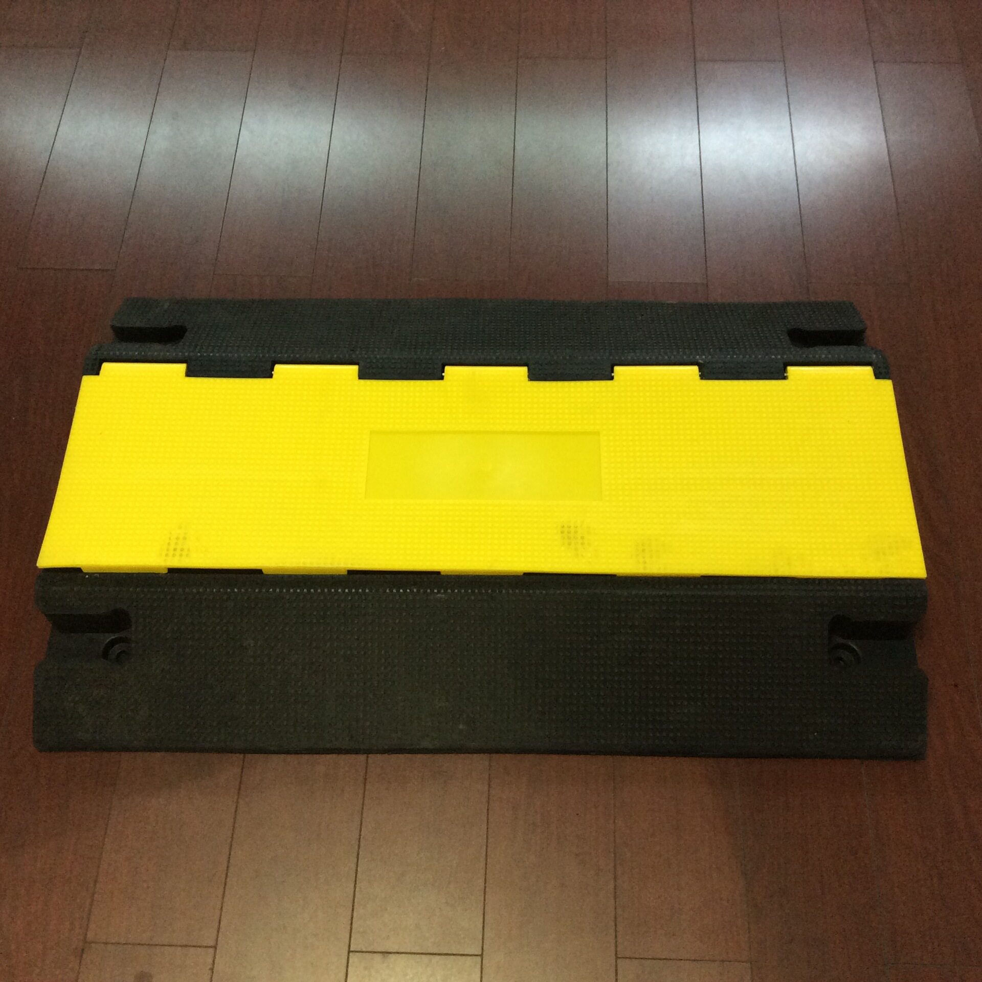塑料PVC线槽减速带加大型舞台过线板耐用过水管橡胶块2槽盖板