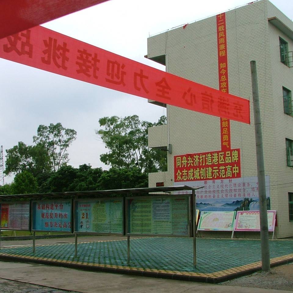 厂家出售公交站牌灯箱 候车亭火车站LED广告牌制作 公交站台宣传