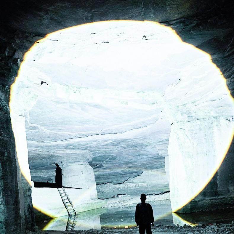 跨境新款超亮远手LED液晶M80射电筒电强屏光户外探险手电筒