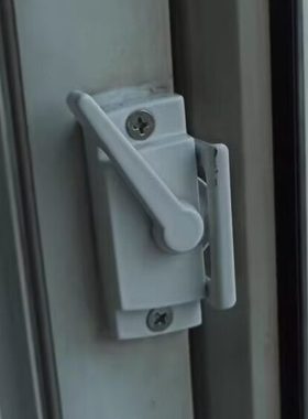 白色塑钢门窗月牙锁老式铝合金门锁搭扣移门平面勾锁推拉窗户锁扣