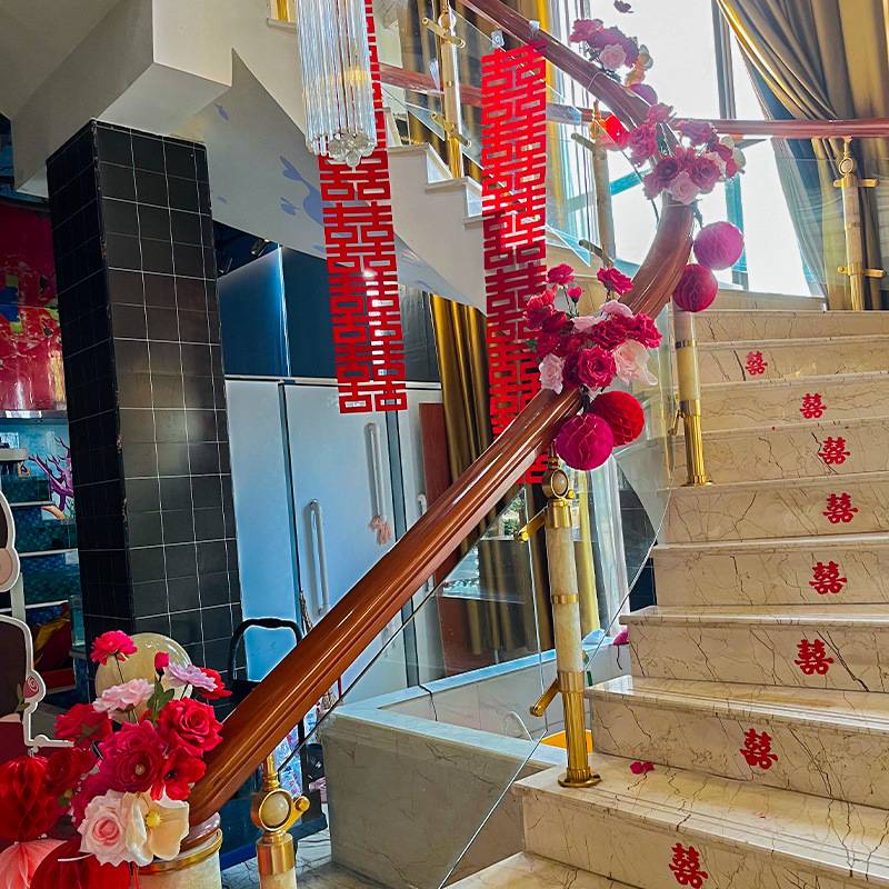 酒店楼梯扶手栏杆布置结婚礼蜂窝球立柱路引仿真花艺套餐装饰阳台