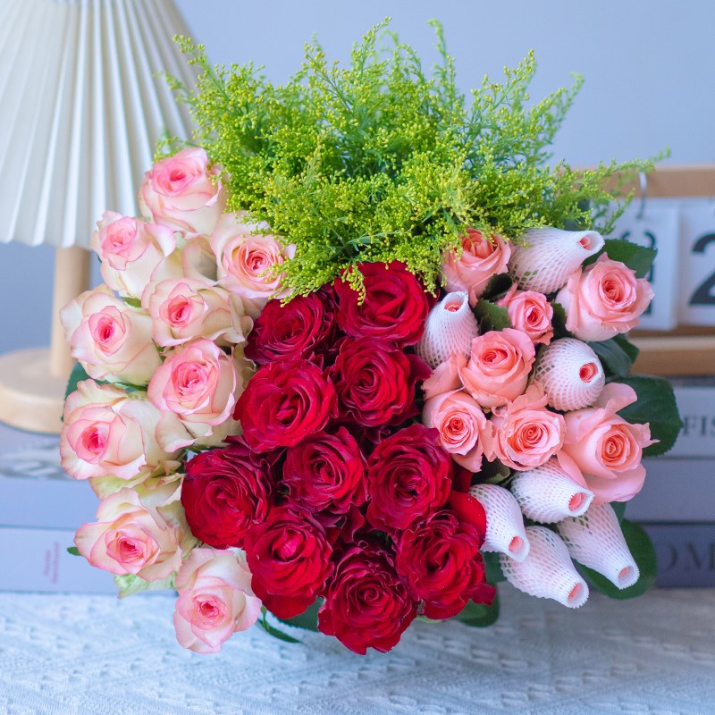 【爆款花束】艾h莎玫瑰10支+红玫瑰10支+粉玫瑰10支+配草 鲜花