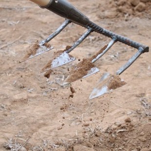农用翻土神器家用松土耙子人工锄地开荒锄头种菜种花除草园林工具