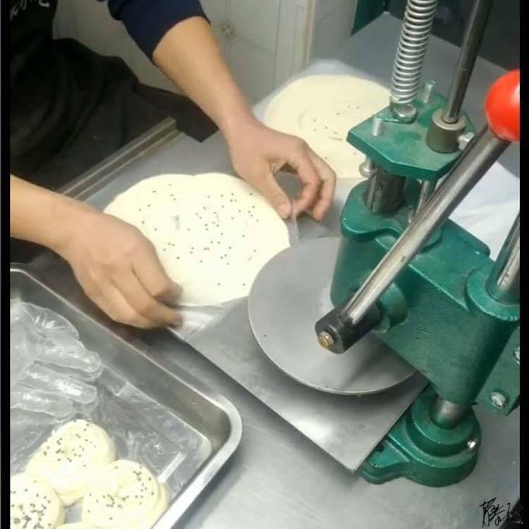 压饼机器商用手工成型机商用卷饼餐厅年糕摆摊春卷皮手动烤鸭机器