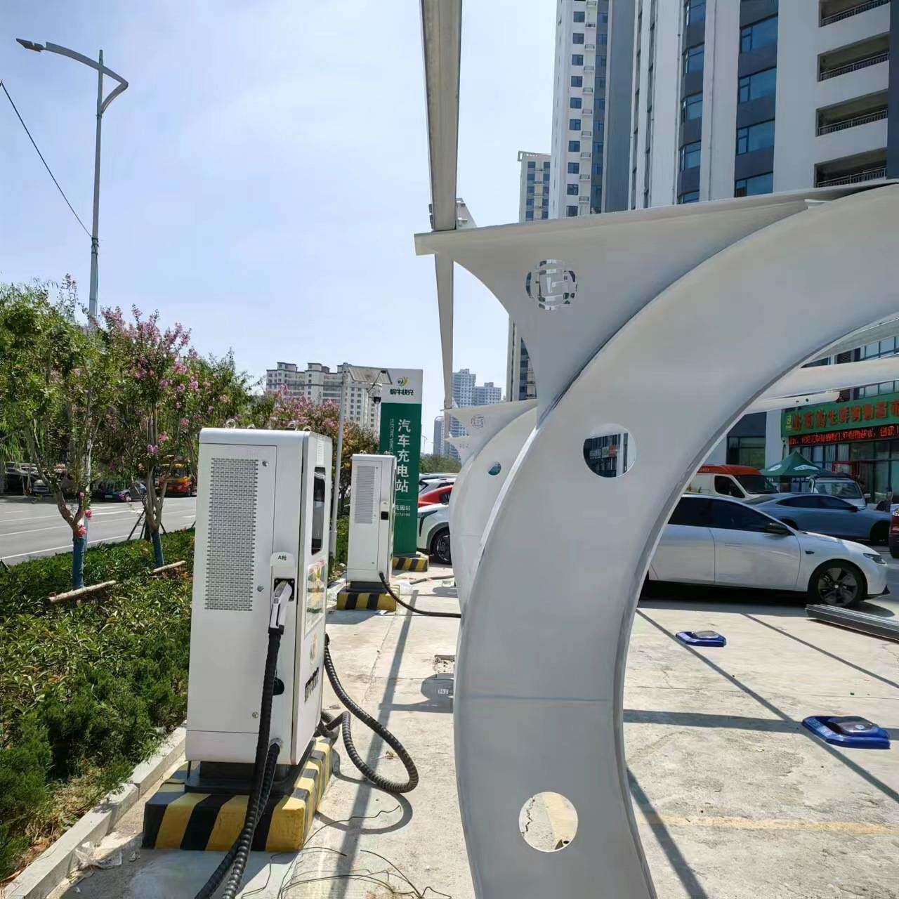 厂家光伏车棚定 制钢架室外大型停车场钢架车棚钢膜结构汽车棚