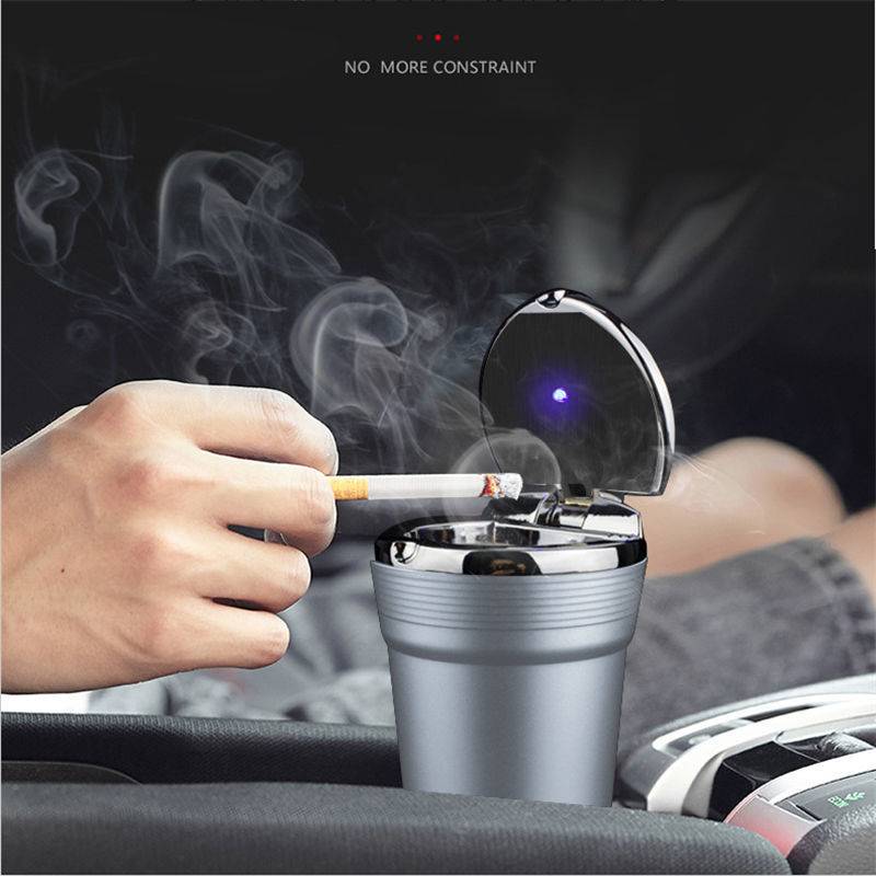 车内烟灰缸车载通用带车标 带盖烟灰缸创意个性带LED灯车内烟灰缸