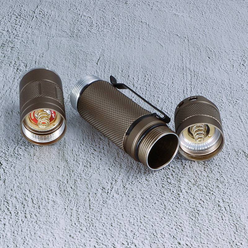 21700一体仓沙色直筒CREE XM-L3灯珠6A恒流户外强光2200lm手电筒