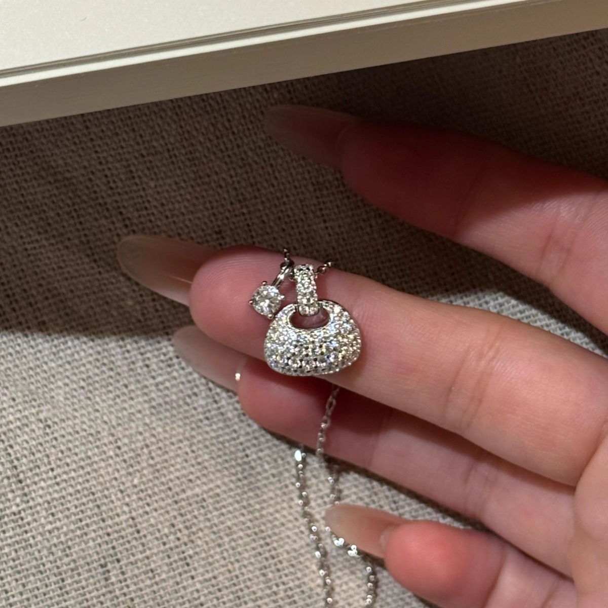 设计款925纯银满钻包包造型项链女高级感闪钻吊坠锁骨链