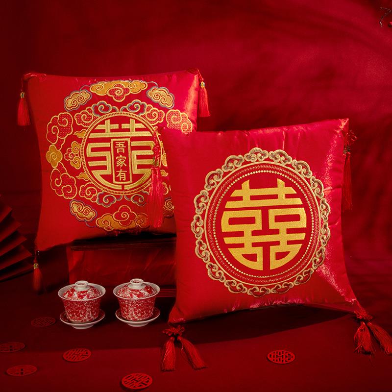 新款婚房装饰布置中式靠枕靠垫结婚用品红色喜字流苏新人情侣抱枕