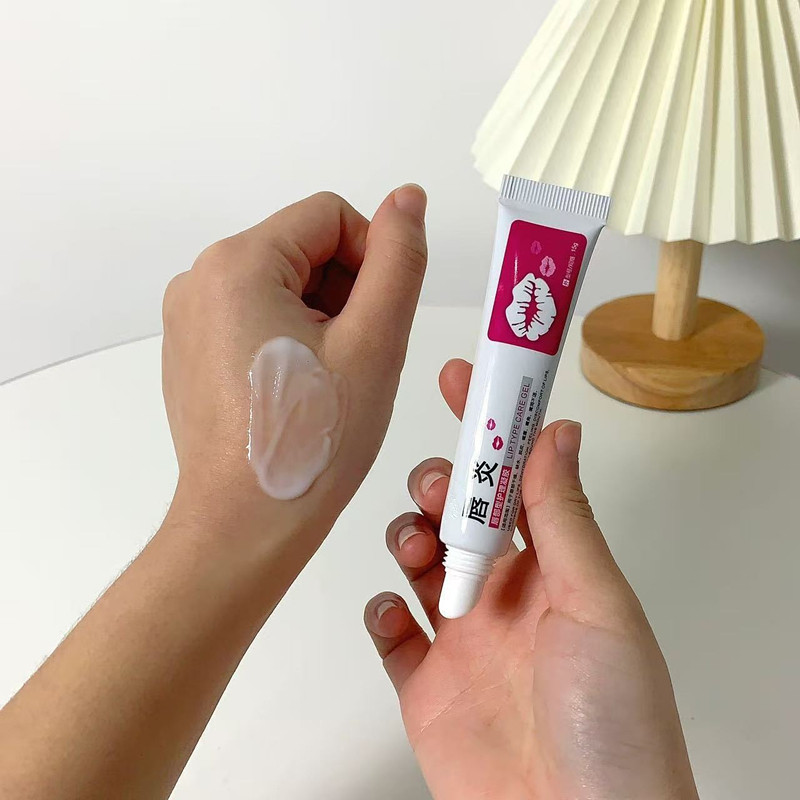 【天猫正品】唇炎15g/支唇干裂脱皮缺水脱皮口角等适用