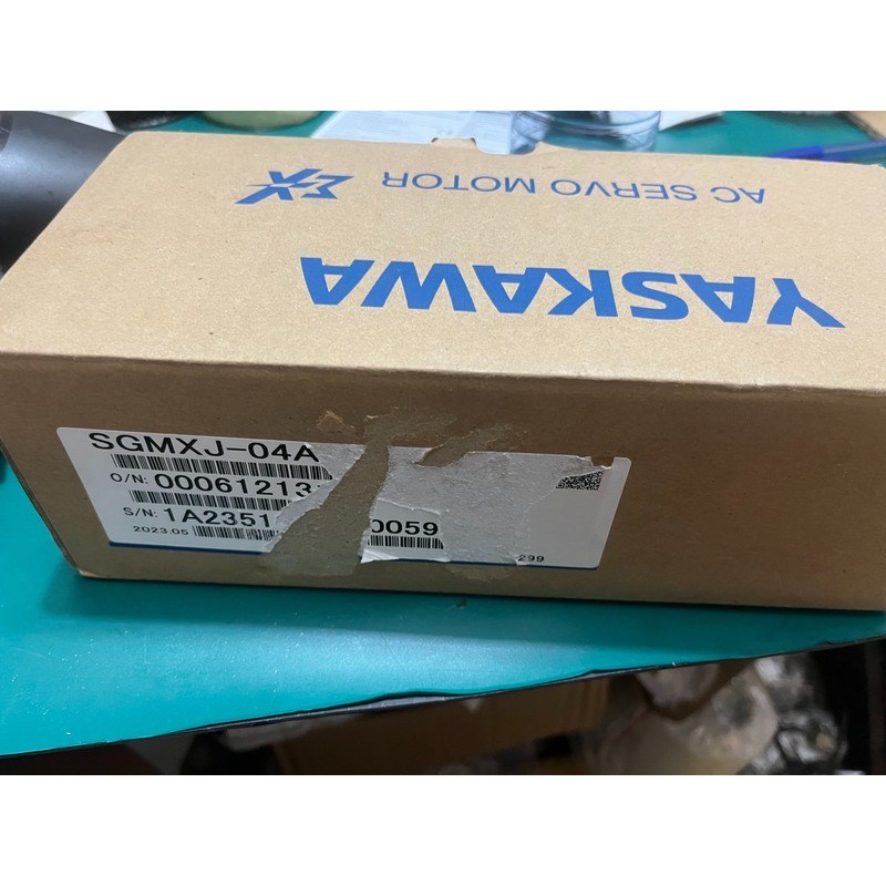 全安川SGMXJ-04AUA6SC2,伺服电机,未安装使用