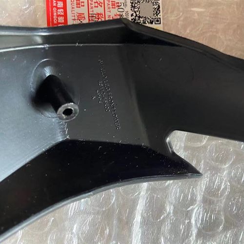 适用铃木UY125T前下护板前面板斜板挡风板前围碳纤维板大灯装饰条