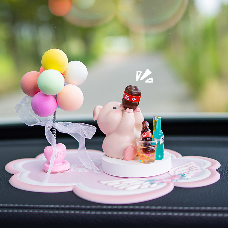 车内饰品摆件2i022新款治愈系小猪吨吨吨女士汽车中控台装饰用品