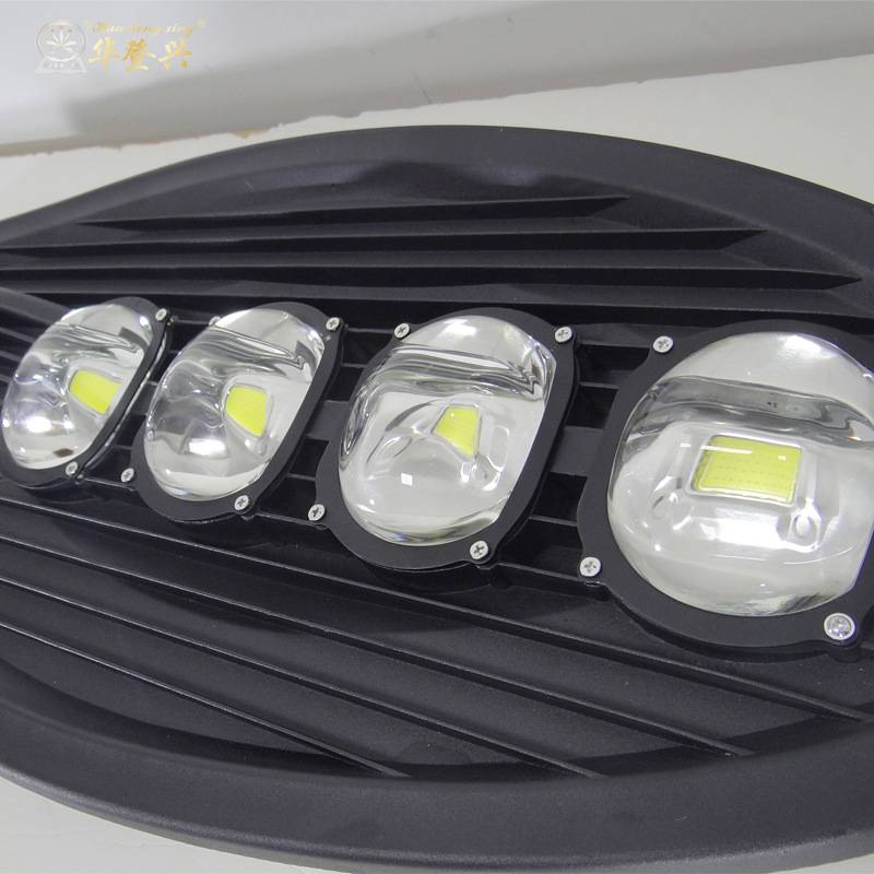 新农村太阳能路灯LED分体式遥控户外太阳能灯厂家 节能省电