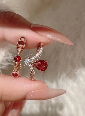 镶嵌红色锆石叠戴戒指女新爆款轻奢精致I高级感气质开口戒指手饰