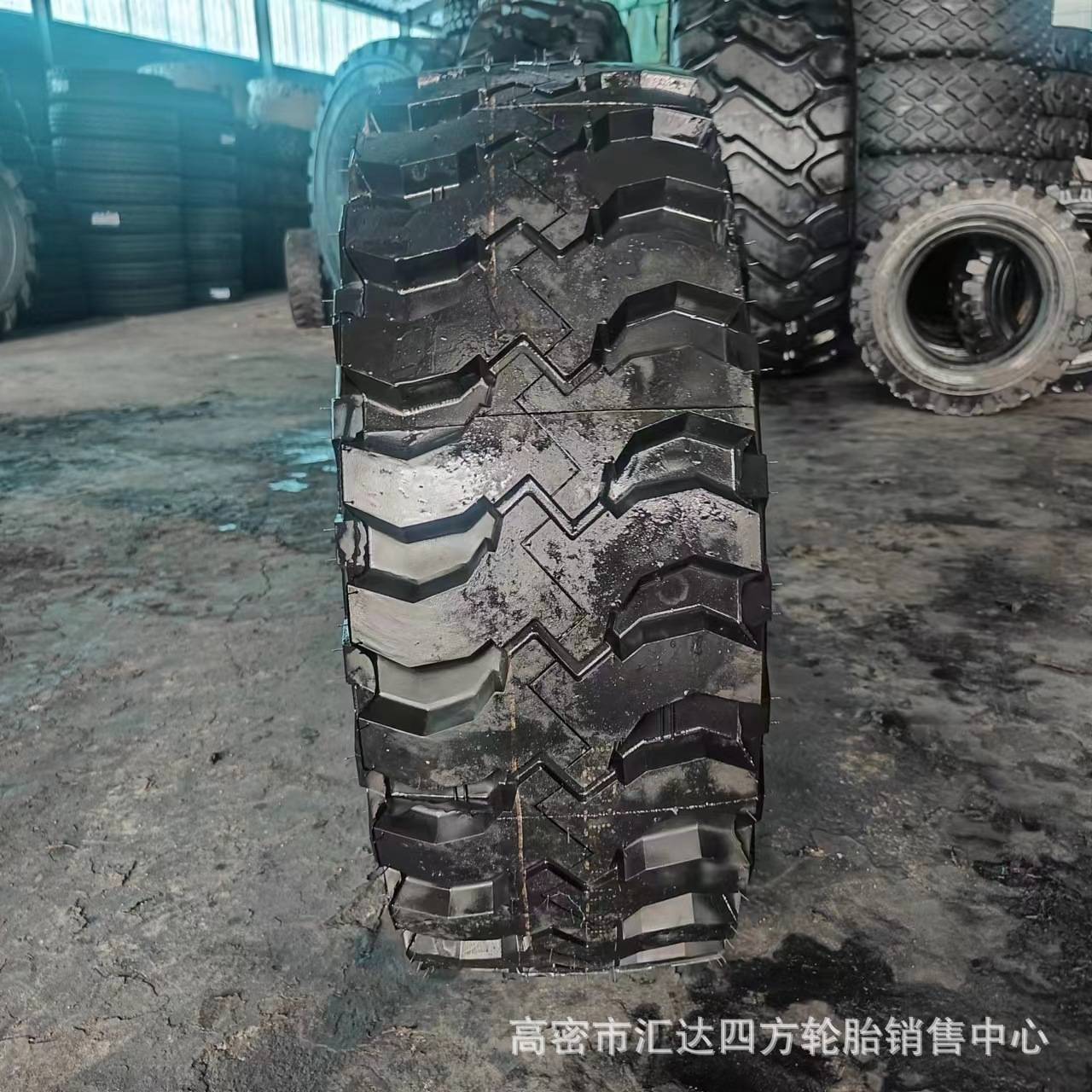 厂家直供10R16.5 12R16.5 滑移装载机 铣刨机轮胎  钢丝轮胎 现货