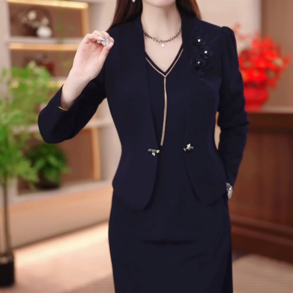 高端轻奢刺绣收腰显瘦时尚套装女2026秋季新款修身百搭裙装两件套