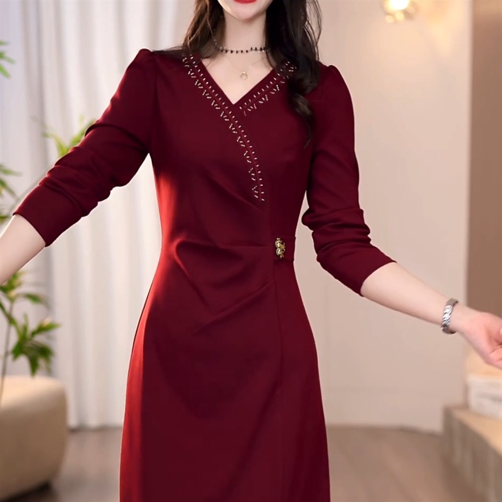 高端气质中式酒红色连衣裙女2026秋季新款修身百搭减龄中长款裙子