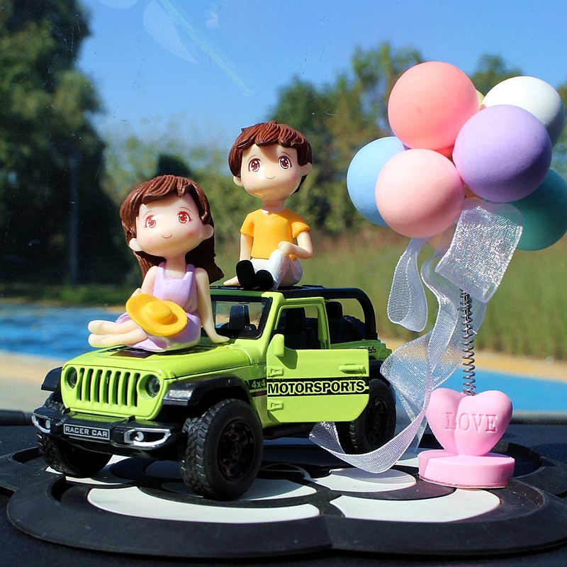 汽车摆件可爱创意新款情侣公仔汽车内中控台车载饰品Y动漫玩偶网