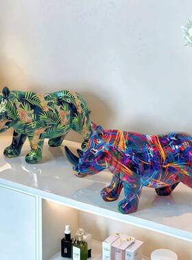 跨境创意水转印犀牛摆件家居桌面客厅玄关酒柜动物装饰品树脂工艺
