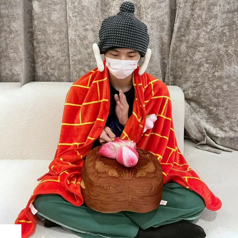 袈裟毯子木鱼三件套空调毯夏季办公室午睡抱枕可携式可爱毛毯二合