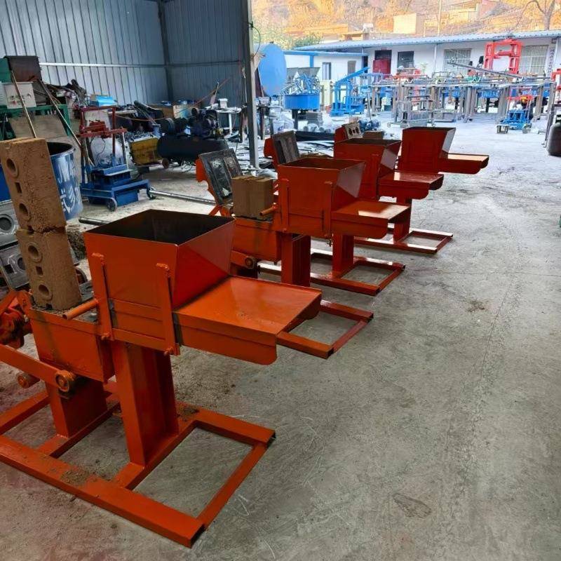 专业生产各种小型手动连锁砖机小型液压乐高砖机质量三包