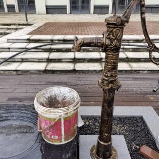 压水井铸铁老式井头压水机压水泵手动摇水泵手动抽水泵