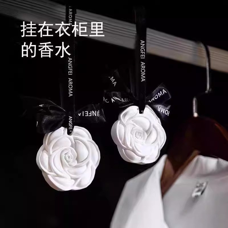 山茶花汽车挂件香片q香薰衣橱家用室内持久留香香氛挂饰