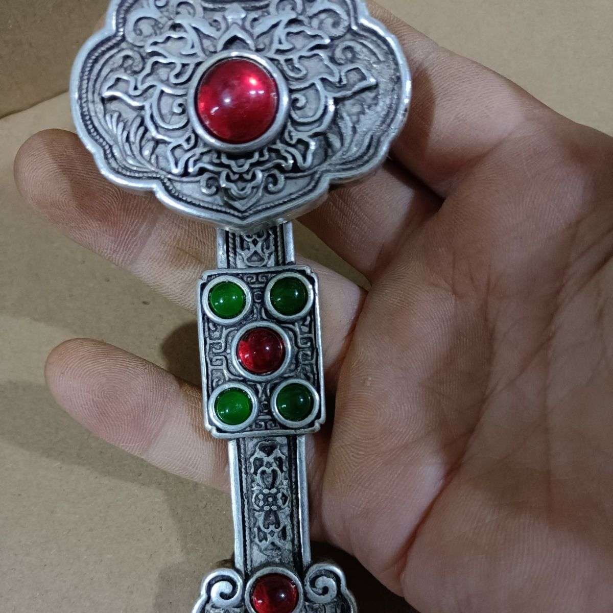 仿古古玩收藏仿 苗银吉祥如意摆件复古浮雕镶珠 银色茶宠摆件