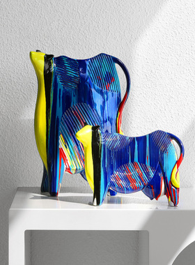 创意抽象牛摆件现代轻奢客厅w电视柜办公室桌面装饰品乔迁新居送