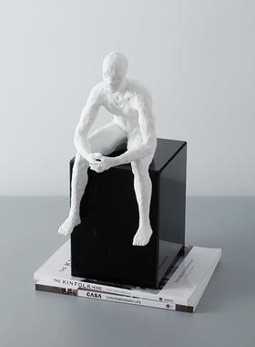 简约现代黑白色树脂思考者人物雕塑摆件书房样板间桌面装饰