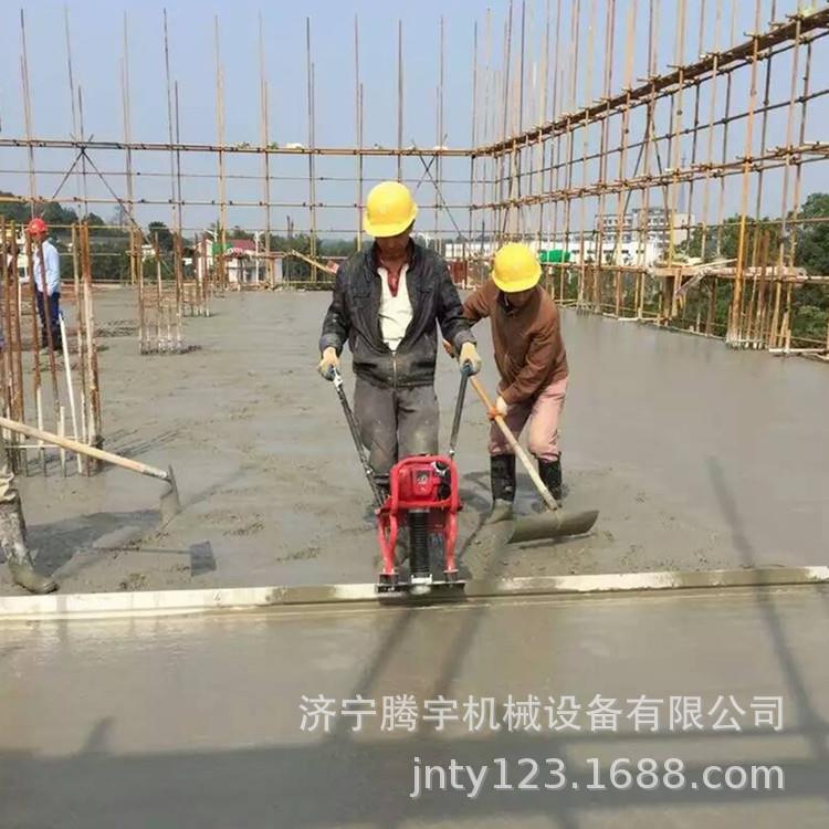 4米混凝土刮板尺 小型手扶找平尺 汽油振动尺供应