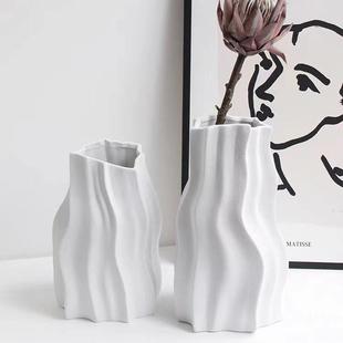 现代简约陶瓷花瓶创意抽象线条白色寒川花器客户样板房玄关装饰品