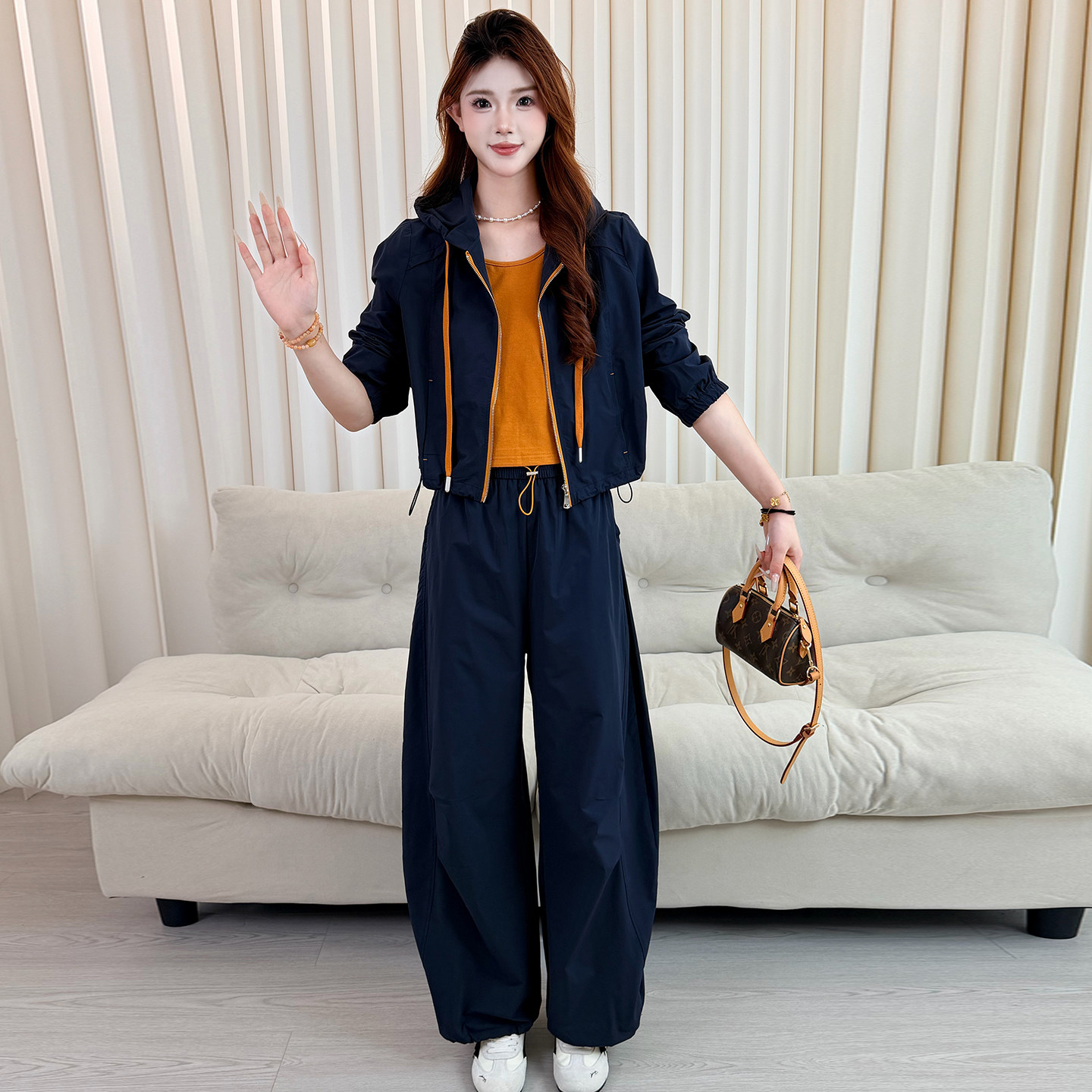 优构良品工装风撞色连帽外套阔腿弯刀长裤休闲三件套装女2026秋季