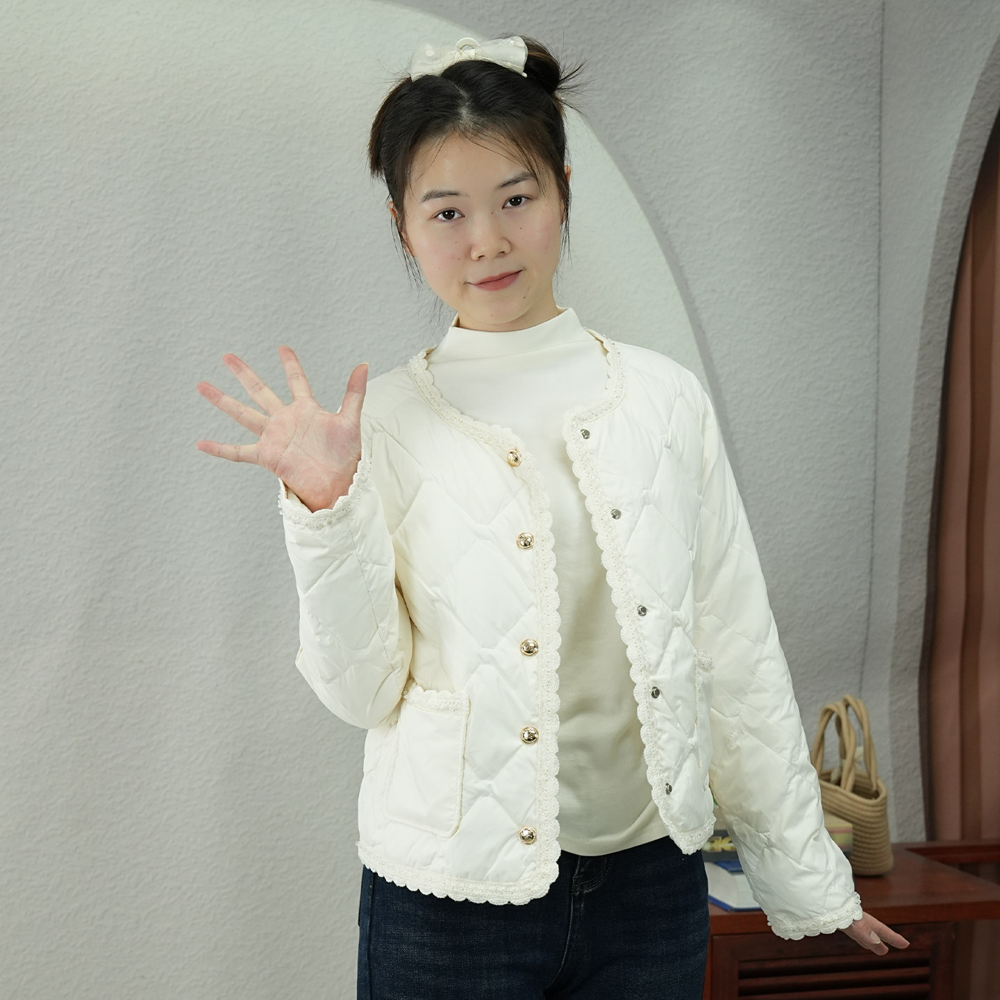 菱格羽绒服女冬季2025新款白鸭绒防风保暖小香风简约花边圆领外套
