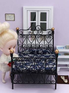 1:12娃娃屋dollhouse迷你家具卧室场景摆件黑色袖珍铁艺双人床