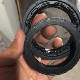 潍柴雷沃谷神RG50水稻收割机配件原厂18款两半驱动轮油封