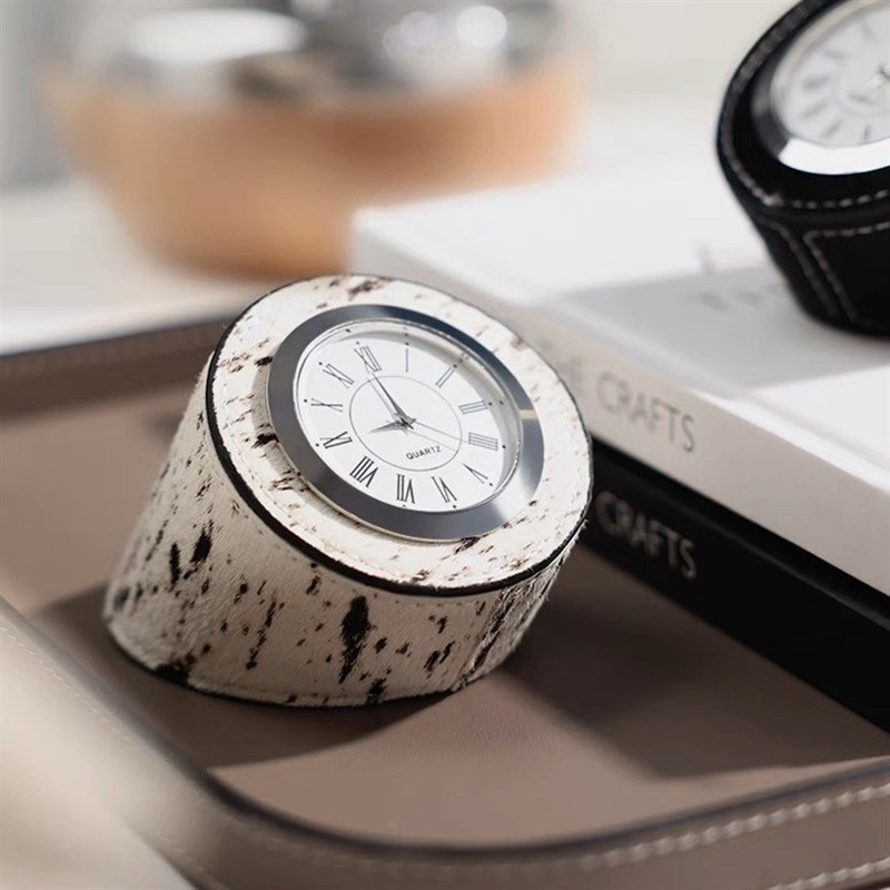 北欧风格马毛创意时钟摆件轻奢客厅书房I梳妆台卧室床X头柜座钟装