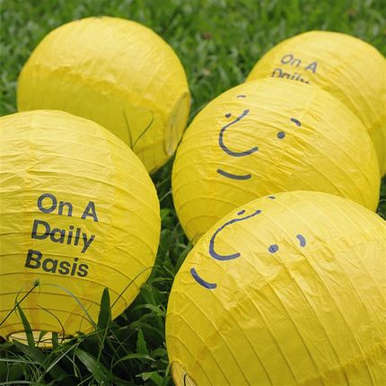 OADB黄色Badon笑脸蓝色球体手提纸灯笼发光家装饰中秋节日礼物挂