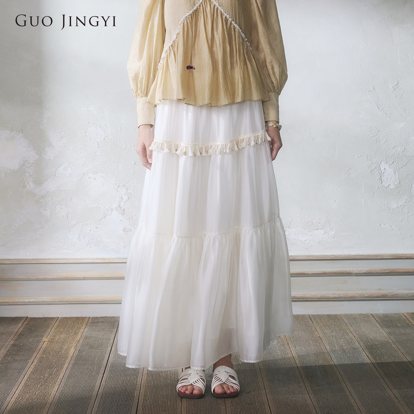 GUO JINGYI2026春夏简约浪漫白色流苏流光纱半裙女士